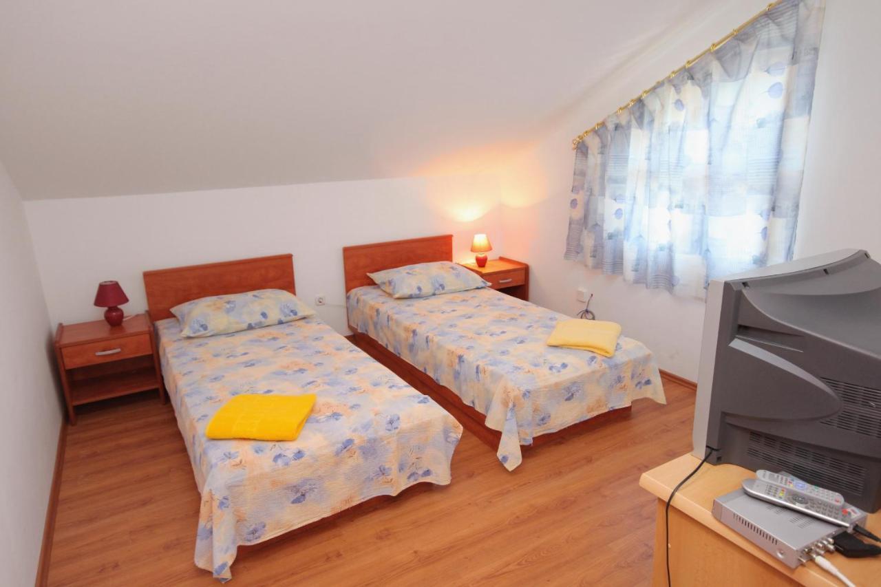 Apartments And Rooms With Parking Space Njivice, Krk - 5458 Ngoại thất bức ảnh