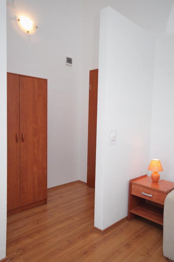 Apartments And Rooms With Parking Space Njivice, Krk - 5458 Ngoại thất bức ảnh