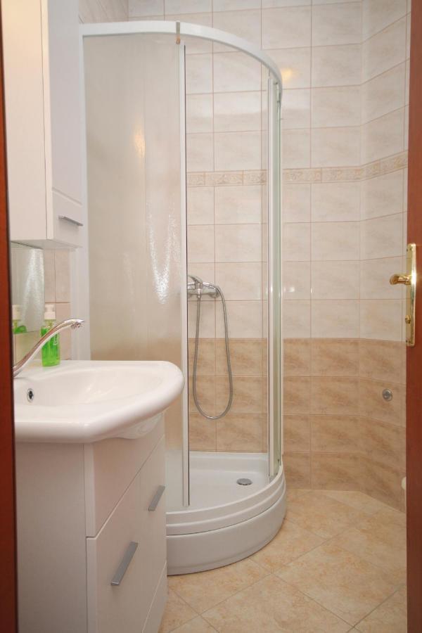 Apartments And Rooms With Parking Space Njivice, Krk - 5458 Ngoại thất bức ảnh