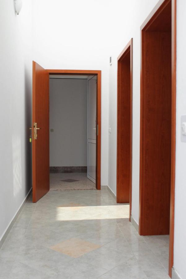 Apartments And Rooms With Parking Space Njivice, Krk - 5458 Ngoại thất bức ảnh