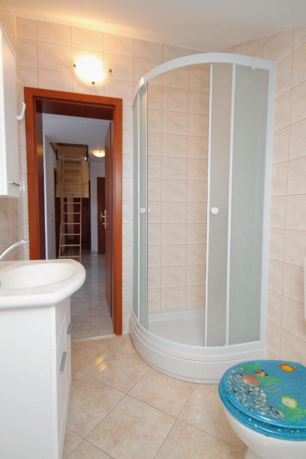 Apartments And Rooms With Parking Space Njivice, Krk - 5458 Ngoại thất bức ảnh