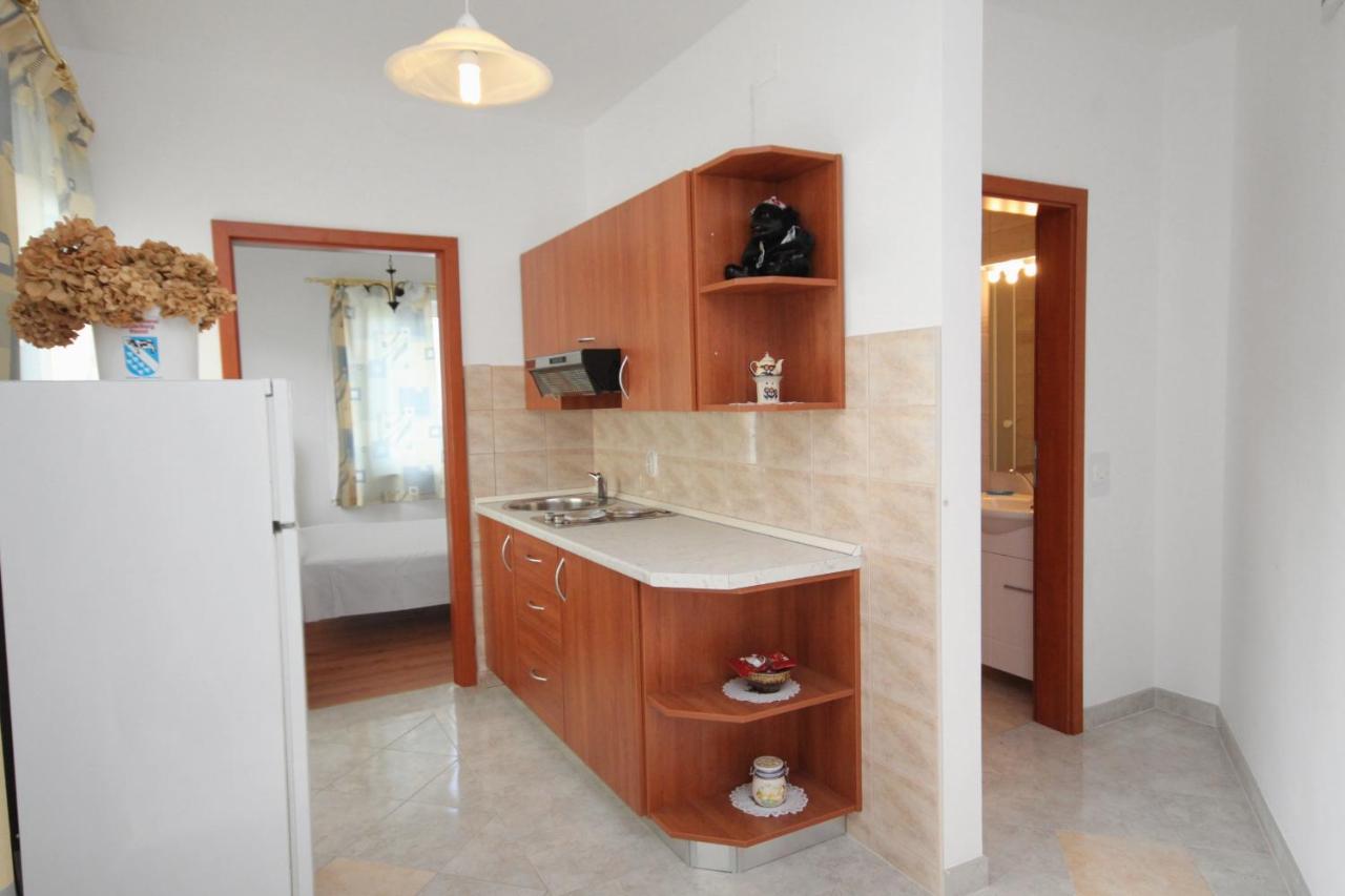 Apartments And Rooms With Parking Space Njivice, Krk - 5458 Ngoại thất bức ảnh