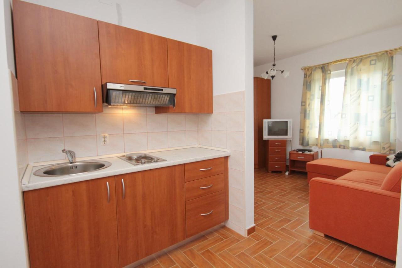 Apartments And Rooms With Parking Space Njivice, Krk - 5458 Ngoại thất bức ảnh