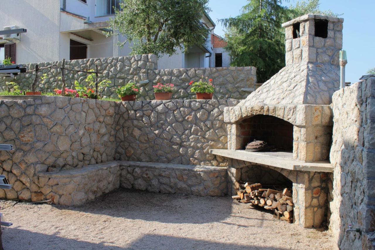Apartments And Rooms With Parking Space Njivice, Krk - 5458 Ngoại thất bức ảnh