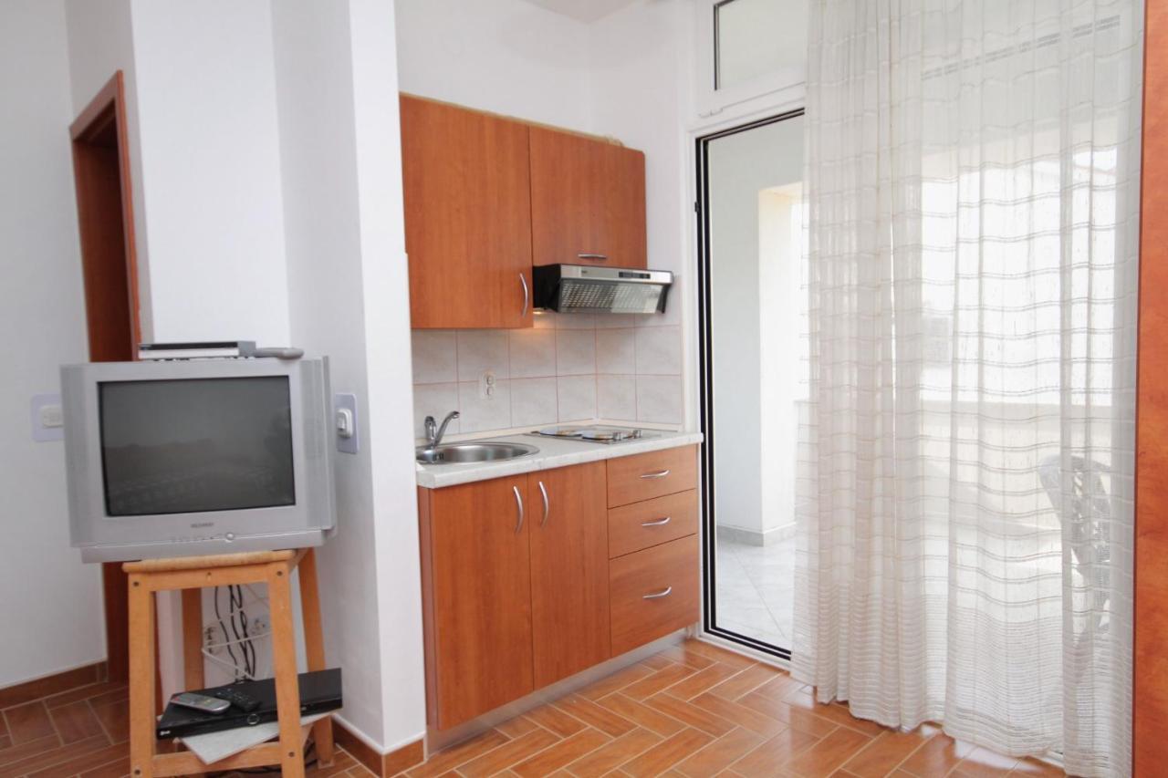Apartments And Rooms With Parking Space Njivice, Krk - 5458 Ngoại thất bức ảnh